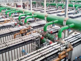 L'usine de dessalement de l'eau de mer d'Agadir est la plus grande station dans le monde conçue pour l'utilisation combinée de l'eau potable et de l'irrigation, avec une capacité de 275.000 m3/jour.