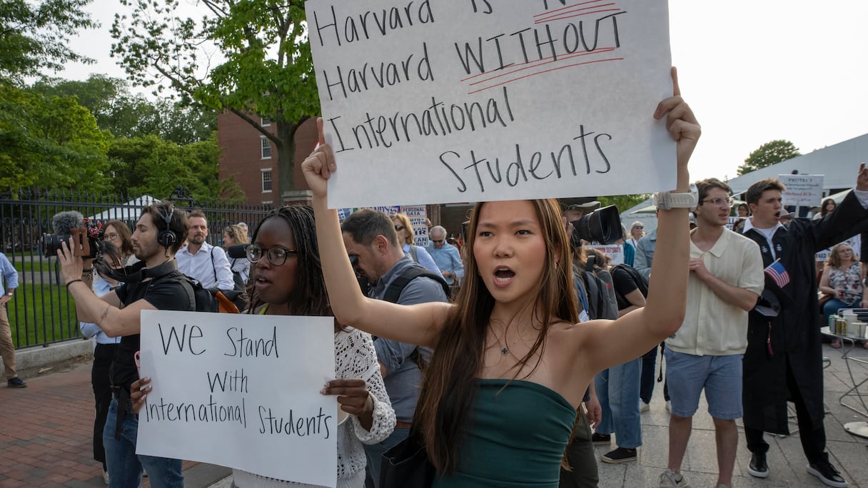 Manifestation en soutien aux étudiants internationaux sur le campus de l'université Harvard à Boston, dans le Massachusetts, le 27 mai 2025