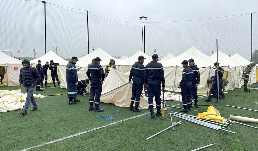 Ksar El Kébir: les Forces armées royales mettent en place un camp d’hébergement pour les sinistrés des inondations