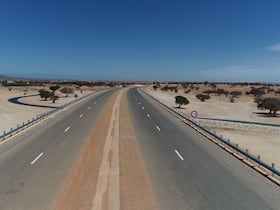 رؤية ملك وتنمية وطن : الطريق السريع تيزنيت-الداخلة.. شريان تنموي يربط جنوب المملكة بوسطها وشمالها