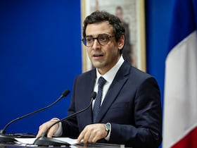 Le ministre français de l'Europe et des Affaires étrangères de France, Stéphane Séjourné, lundi 26 février à Rabat, au Maroc.