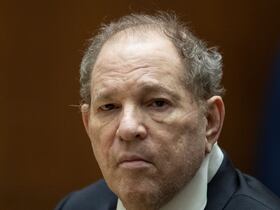 L'ancien producteur de films Harvey Weinstein comparaît devant le tribunal du Clara Shortridge Foltz Criminal Justice Center de Los Angeles, en Californie, le 4 octobre 2022. Weinstein a été extradé de New York vers Los Angeles pour faire face à des accusations liées à des viols.