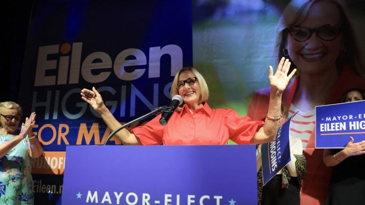 La maire élue Eileen Higgins s'adresse à ses partisans lors de sa soirée électorale organisée au Miami Women's Club le 9 décembre 2025 à Miami, en Floride