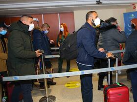 Arrivée des Marocains résidents à l'étranger (MRE) à l'aéroport Mohammed V de Casablanca, dans un des premiers vols de Air Arabia en provenance de Toulouse (France), le lundi 7 février 2022.