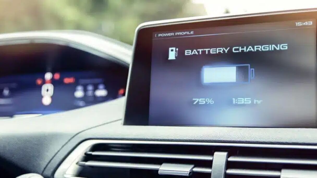 Une voiture fonctionnant avec des batteries électriques. Photographie d'illustration.