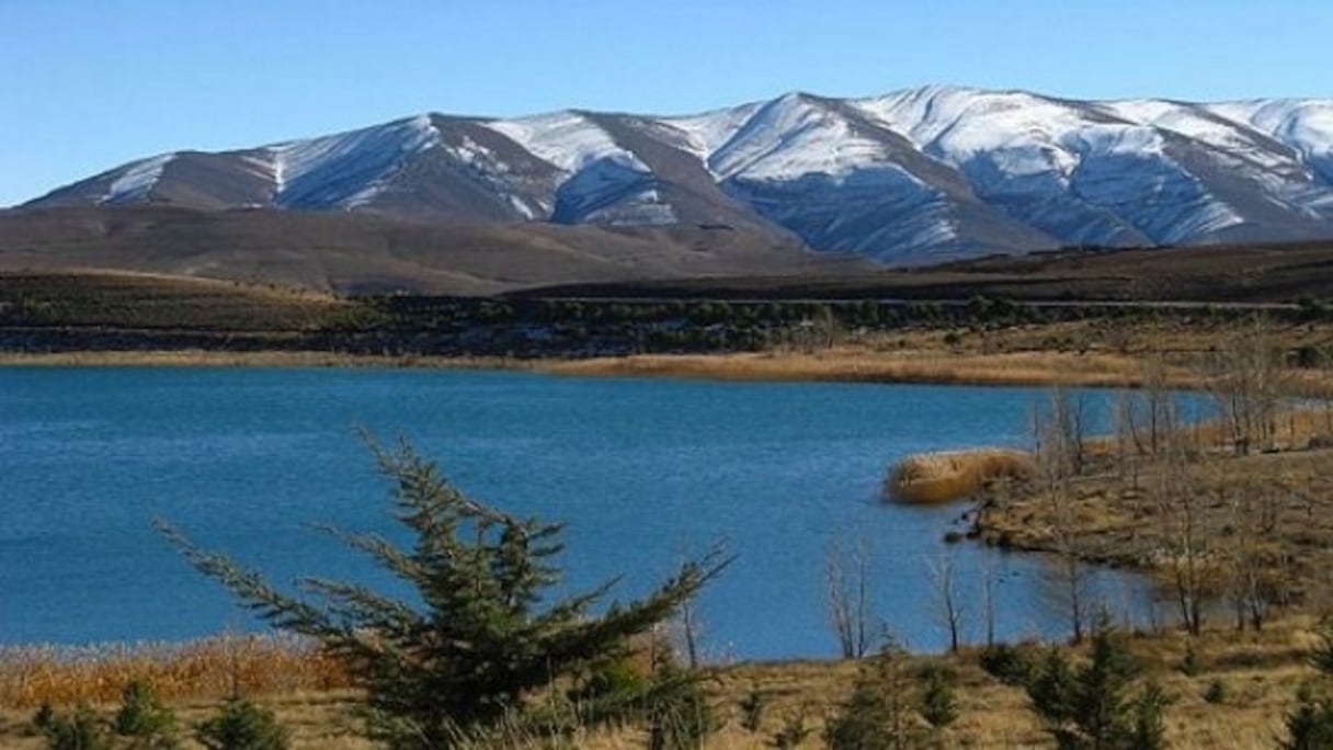 Le Moyen Atlas s’étend sur 350 kilomètres de longueur et occupe une superficie de 2,3 millions d’hectares. Il couvre les régions d’Ifrane, de Khénifra, Sefrou, Boulmane, Midelt et El Hajeb, mais aussi la moitié sud des provinces de Taza et la moitié nord de Beni Mellal.