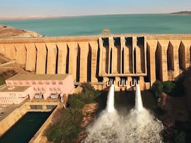 Le barrage Al Massira, dans la province de Settat, est le deuxième plus grand du Maroc, avec une capacité de 2,6 milliards de mètres cubes.