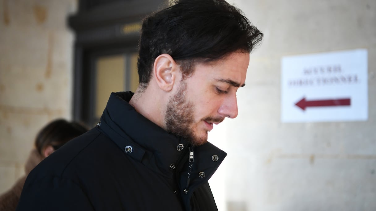 Le chanteur marocain Saad Lamjarred, accusé d'avoir violé Laura Prioul en 2016, arrive pour l'ouverture de son procès, à la cour d'assises de Paris, le 21 février 2023.