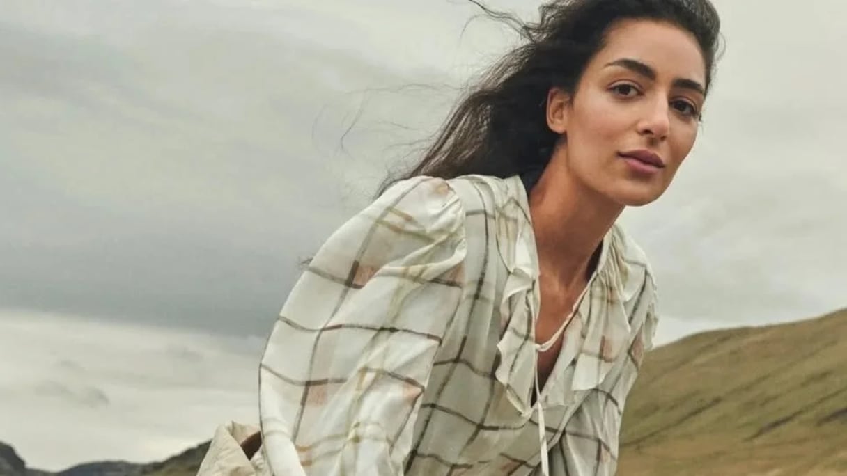 La mannequin marocain Nora Attal, nouveau visage de la collection printemps-été 2026 de Barbour.