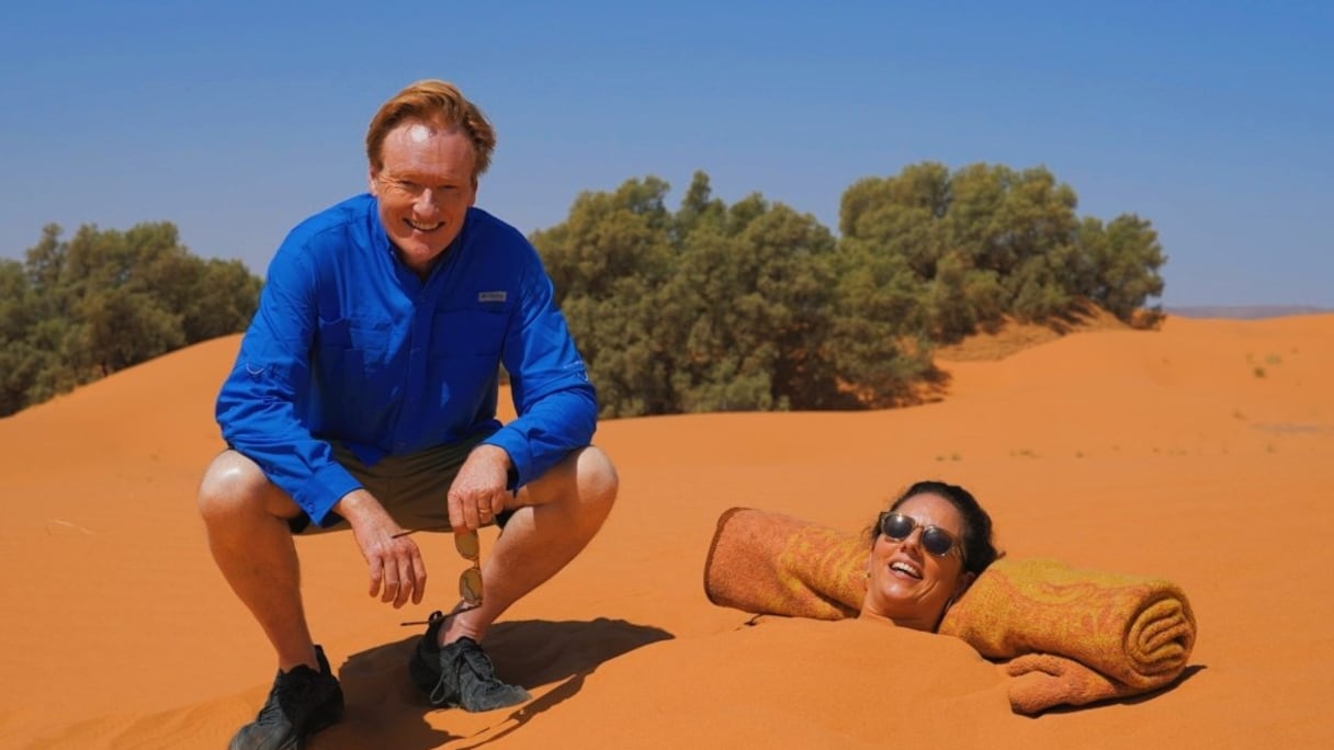 Conan O'Brien dans les dunes de Merzouga.