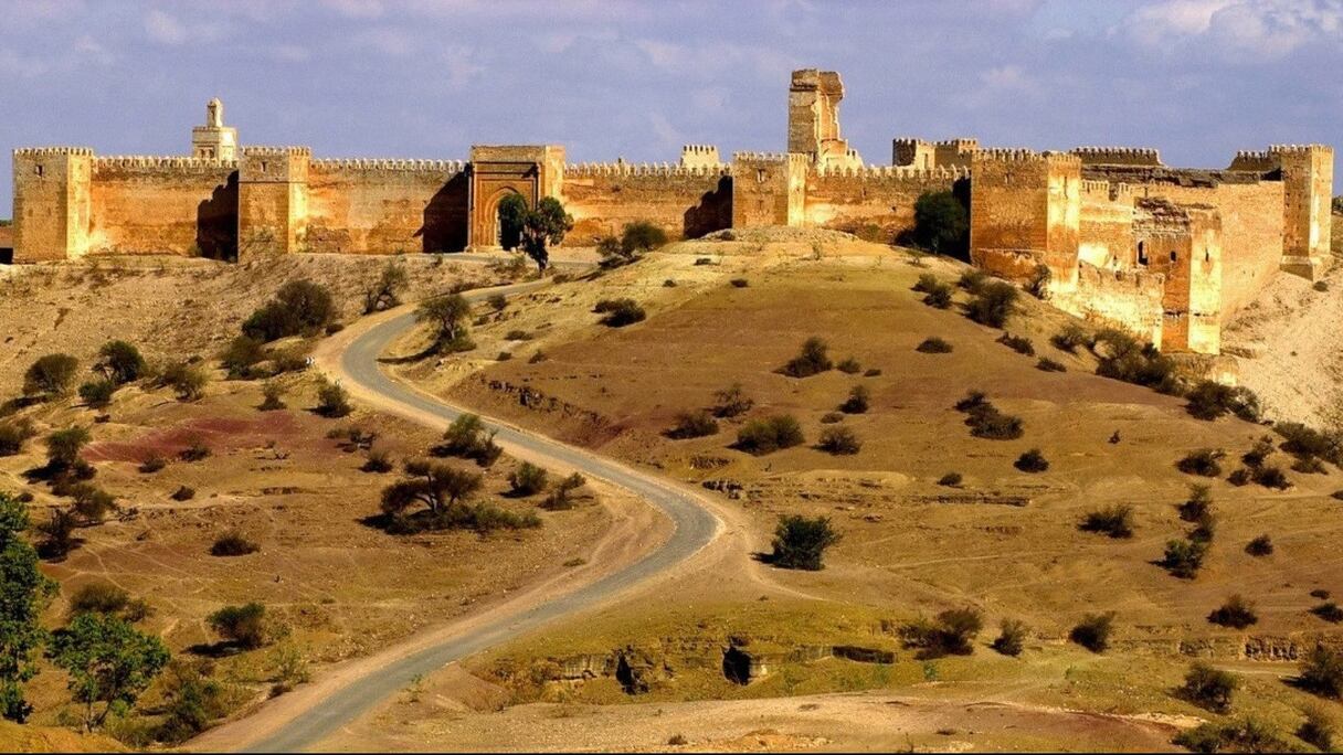 Kasbah de Boulaouane (à 75 km au sud-est d'El Jadida). Cette forteresse, construite autour de l'an 1710 par Moulay Ismaïl, fut classée par promulgation d'un dahir au patrimoine national en 1924. Ses bâtisses, en grande partie détruites, sont en réhabilitation depuis 2019.