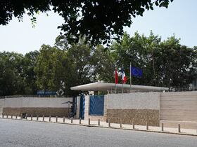 Entrée principale du lycée Lyautey, Casablanca. Cet établissement scolaire relève de l'Agence pour l'enseignement français à l'étranger (AEFE). L'arabe y est déjà enseigné, par des professeurs du ministère marocain de l'Education nationale.