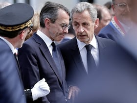 L'ancien président français Nicolas Sarkozy et le ministre de l'Intérieur Bruno Retailleau.