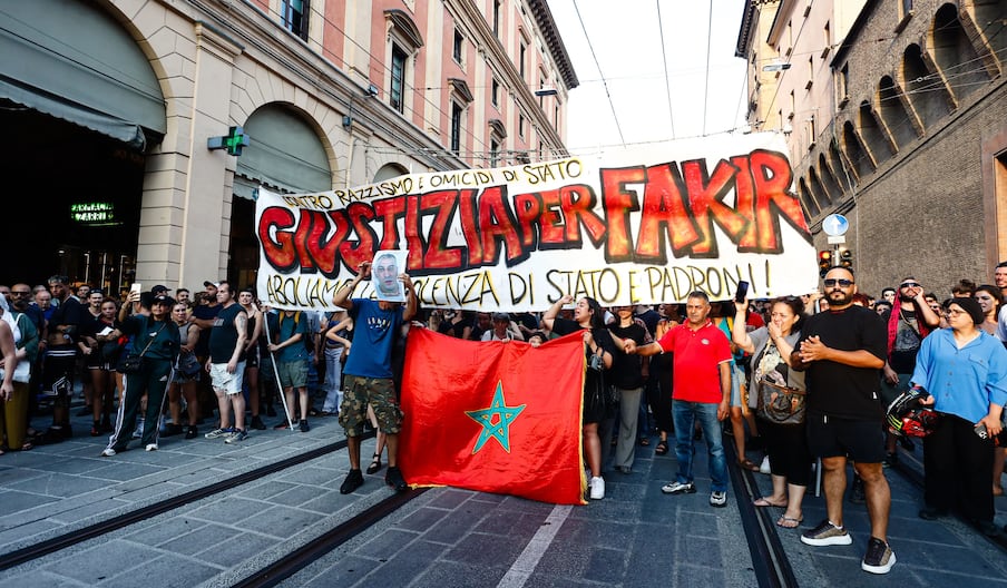 Lors d'une manifestation organisée le 20 juillet suite à la mort de Abderrahim Fakir à Bologne, en Italie.