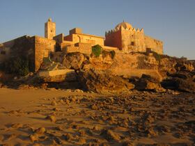 Mosquée et marabout de Moulay Bouzerktoun, Maroc.