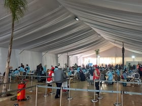 Dès leur arrivée, comme ici le 7 février 2022 à l'aéroport Mohammed V de Casablanca, les voyageurs sont tenus d'effectuer un test antigénique à résultat rapide.