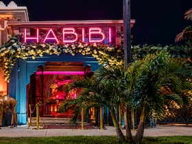 Le restaurant Habibi à Miami célèbre son anniversaire avec des airs de Marrakech.