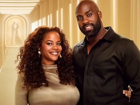 Teddy Riner et sa compagne Luthna Plocus animent la version française de "Love is blind", sur Netflix à partir du 10 septembre 2025.