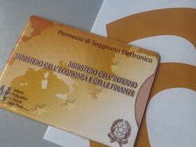 Un titre de séjour électronique italien.