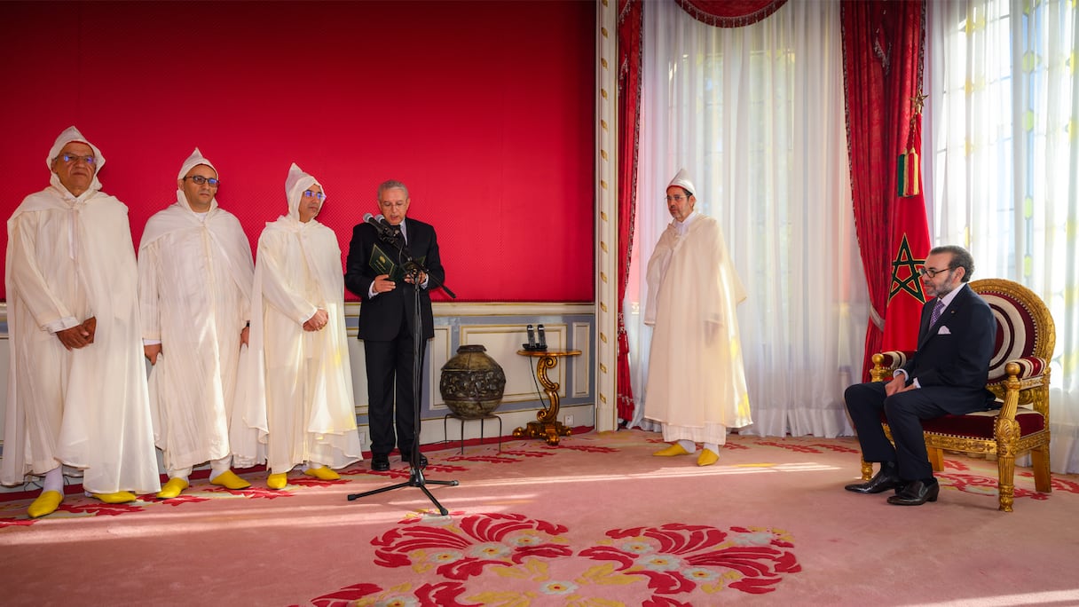 Le roi Mohammed VI recevant, lundi au Palais Royal de Rabat, trois nouveaux membres du Conseil Supérieur du Pouvoir Judiciaire (CSPJ).