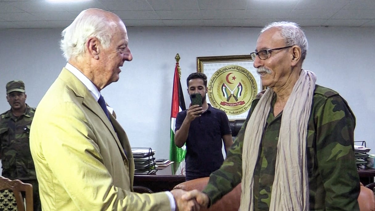 L'envoyé spécial de l'ONU pour le Sahara, Staffan de Mistura et le chef du Polisario, Brahim Ghali, à Tindouf, en Algérie, le 4 septembre 2022 (AFP).