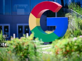 Le logo Google sur le campus de Google Bay View à Mountain View, en Californie.