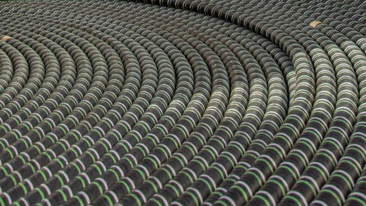 Un cable sous-marin de type HDVC, fabriqué par la compagnie britannique XLCC.