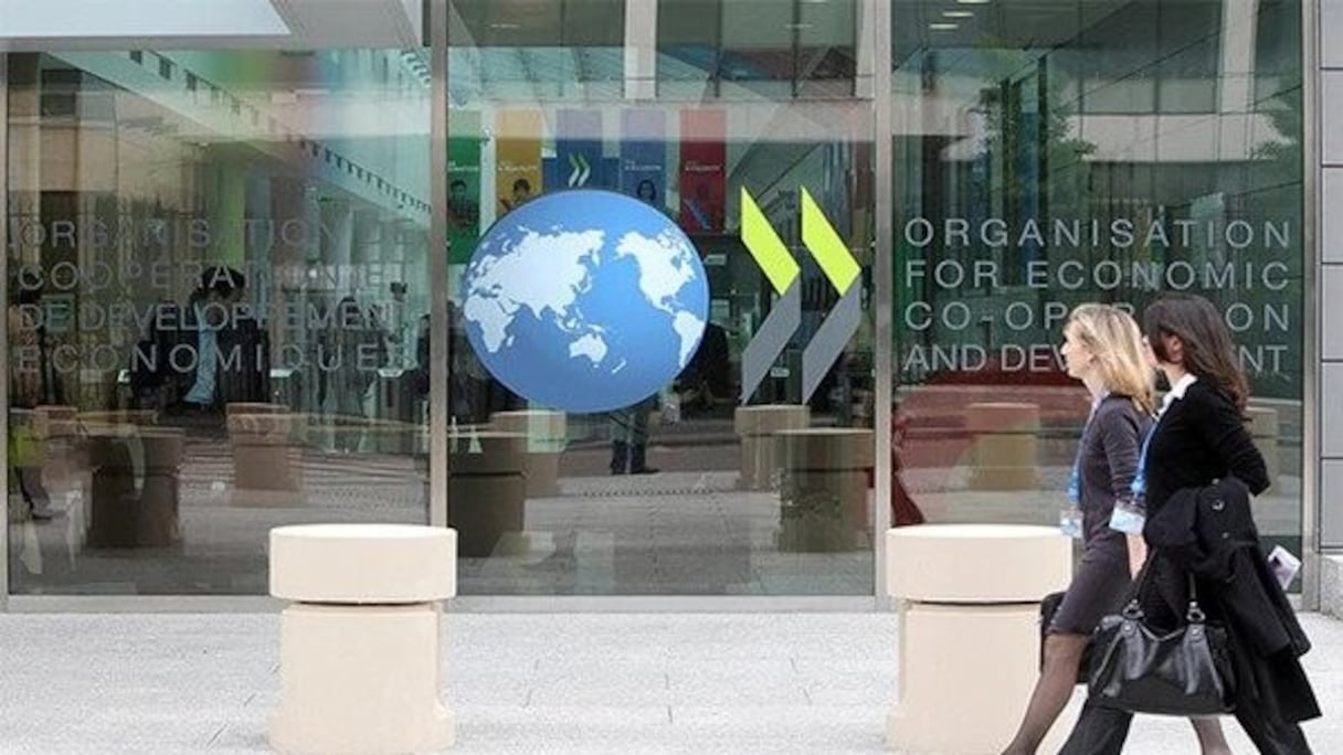 Entrée principale du centre de conférence au siège de l’OCDE à Paris.