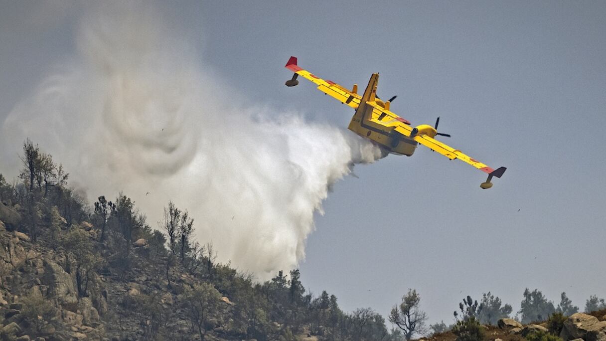 Un des Canadairs des Forces royales air (FRA) engagés dans la lutte contre les derniers incendies de forêt de la région de Chefchaouen.