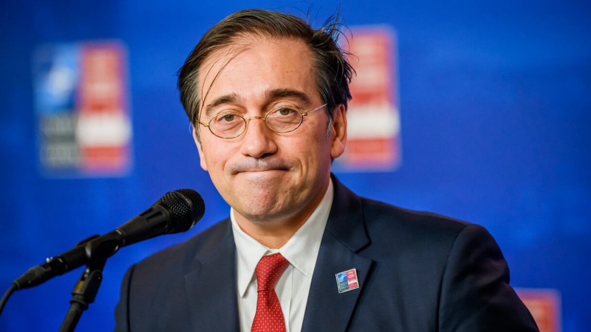 José Manuel Albares Bueno, ministre espagnol des Affaires étrangères, s'adresse aux journalistes lors de la réunion des ministres des Affaires étrangères de l'OTAN à Riga, en Lettonie, le 30 novembre 2021.