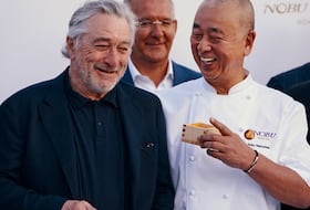 Le chef Nobu Masuhisa en compagnie de son ami et associé, l'acteur Robert de Niro.