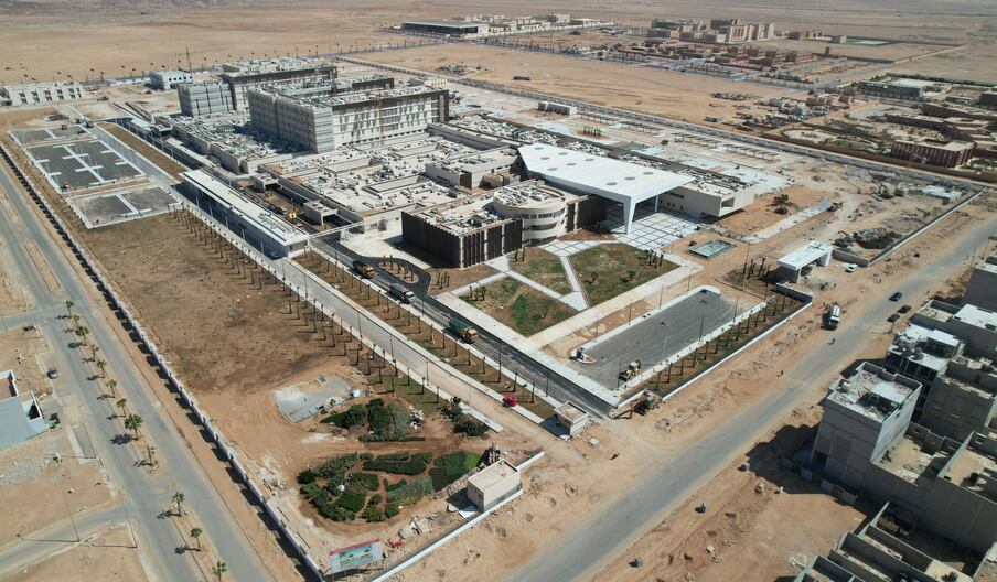 أشغال بناء المركز الاستشفائي الجامعي بالعيون