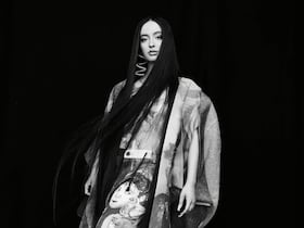 La chanteuse marocaine Faouzia a performé en live lors d'un diner de gala organisé à Marrakech par Valentino.