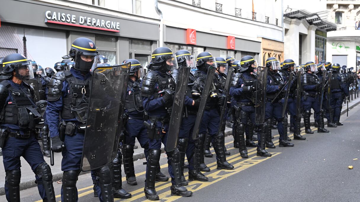 Des agents des forces de l'ordre françaises déployés lors de la marche contre les violences policières, samedi 23 septembre 2023 à Paris.