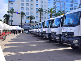 Camions de collecte de déchets de la société SOS NDD.