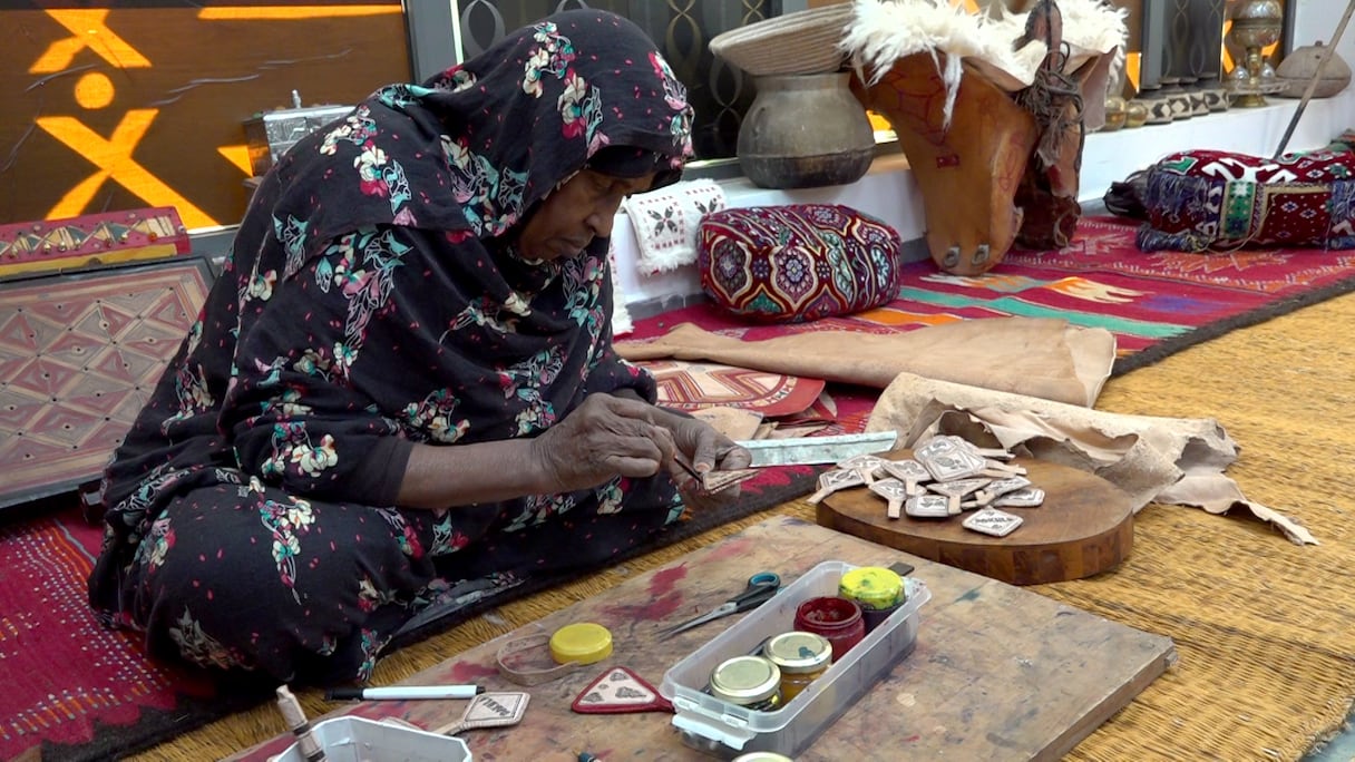 فن وصنعة: المصنوعات الجلدية بالداخلة.. حرفة تقليدية ممتدة منذ عقود من الزمن