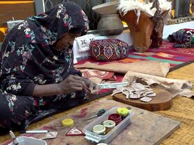 فن وصنعة: المصنوعات الجلدية بالداخلة.. حرفة تقليدية ممتدة منذ عقود من الزمن