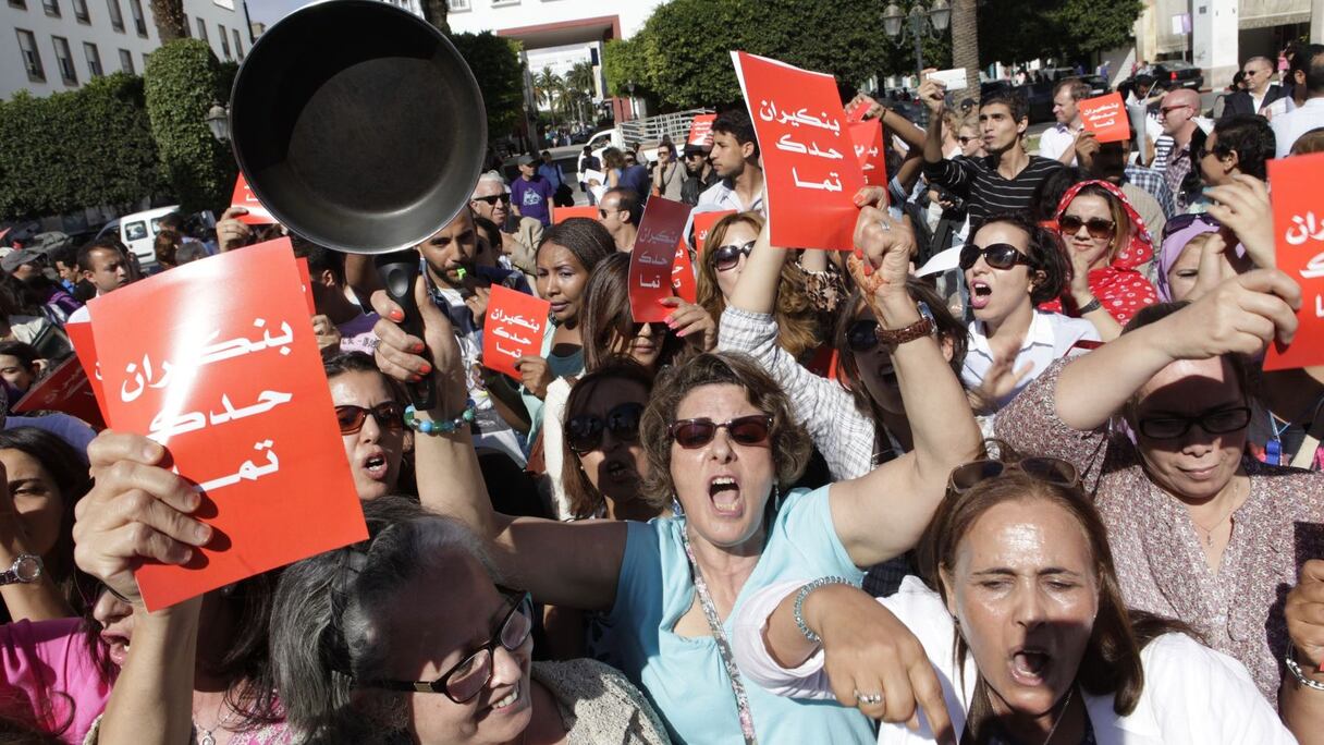 En stigmatisant, le 17 juin, devant la Chambre des conseillers, les femmes actives, et en se faisant le défenseur d'une division discriminatoire des tâches familiales, Benkirane a, selon la Coalition civile, "reconnu explicitement son hostilité à l’égalité des droits".