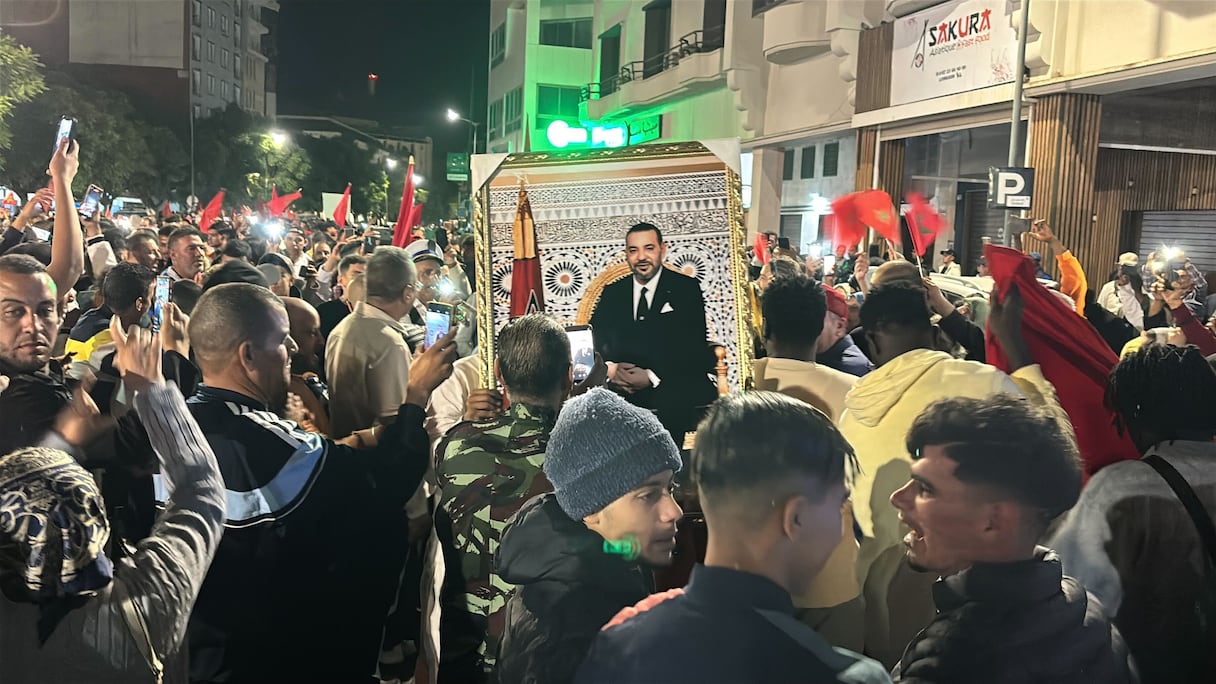 سكان الدار البيضاء يحتفلون بقرار مجلس الأمن الداعم للحكم الذاتي تحت السيادة المغربية