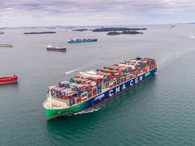 Le porte-conteneurs géant CMA CGM Jacques Saadé