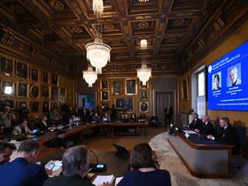 Les membres du Comité Nobel de chimie, en conférence de presse, annoncent les lauréats du Prix Nobel 2022 de Chimie à l'Académie royale des sciences de Suède à Stockholm, le 5 octobre 2022.