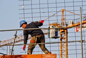 Sur un chantier de construction.