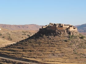 Kasbah de Tizourgane (Anti-Atlas, province de Chtouka-Aït Baha). Son grenier fortifié, patrimoine qui date du XIIIe siècle, est alimenté par des cultures en terrasse. Seules une cinquantaine de maisons s'y trouvent, sur un sommet d'une altitude de 1.150 mètres, entre Aït Baha et Tafraout.