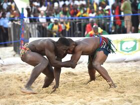 Un combat de lutte traditionnelle au Sénégal