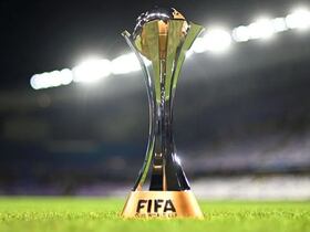 Le trophée de la Coupe du monde des clubs de la FIFA.
