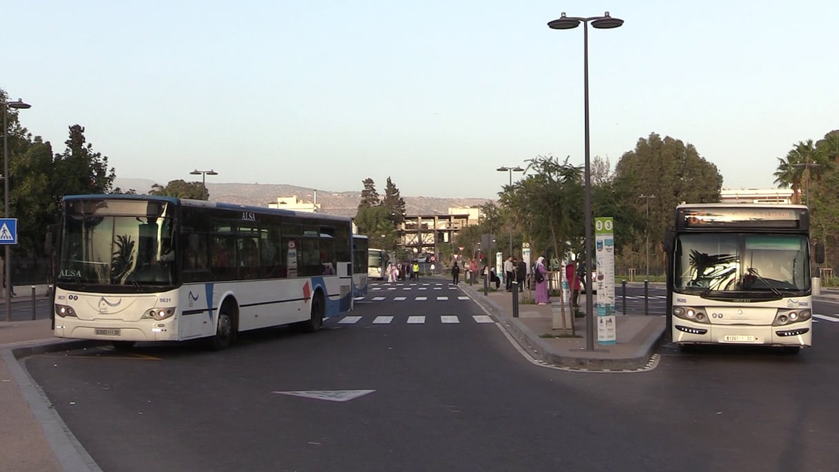 Le réseau de busway, un des nouveaux acquis du Programme de développement urbain d’Agadir, vient compléter l'offre de bus de la capitale du Souss.