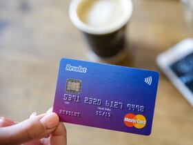 Une carte bancaire Revolut.