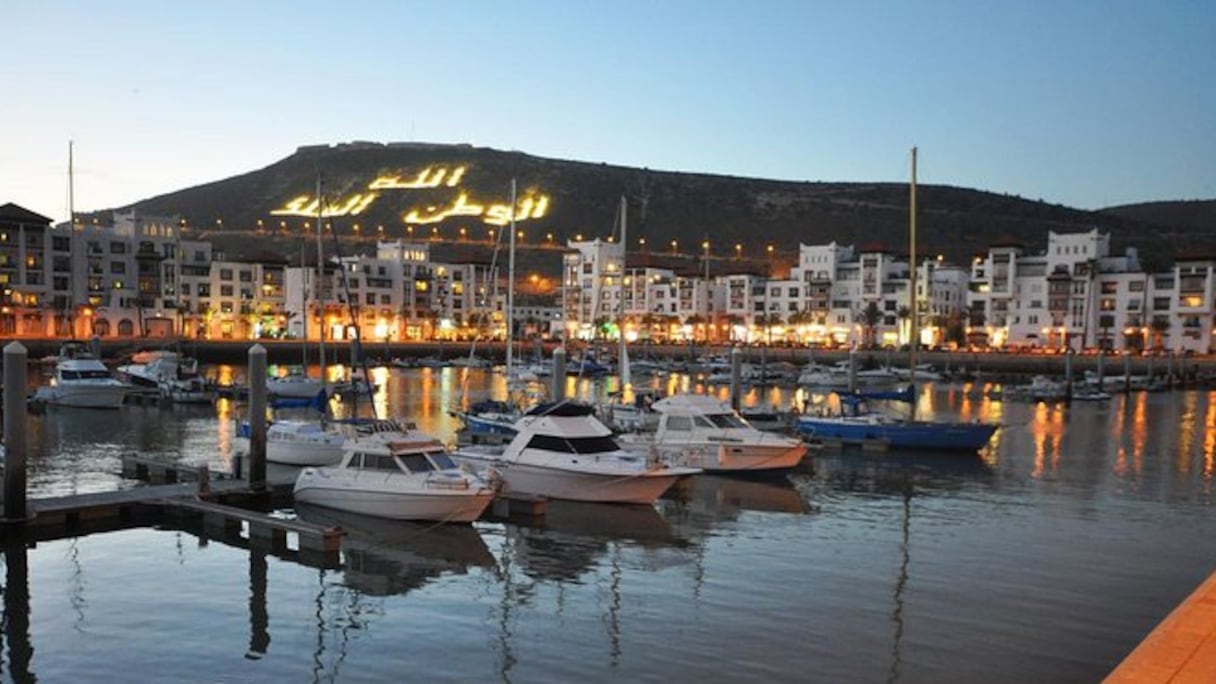Agadir (Souss-Massa). Au cours de sa longue histoire, la cité a été l'enjeu d'âpres luttes rivales. Convoitée par les Portugais au XVIe, elle fut reprise par les Alaouites au XVIIIe. A la veille du Protectorat, en 1911, l'empereur Guillaume II de Prusse s'y rendit à bord du Panther.
