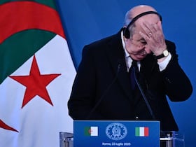 Le président algérien Abdelmadjid Tebboune lors une conférence de presse conjointe avec la cheffe de l'Exécutif italien à la Villa Doria Pamphili, à Rome, le 23 juillet 2025.