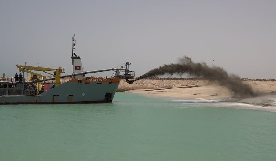 ميناء الداخلة الأطلسي يواصل التقدم.. 62% نسبة إنجاز و85% على مستوى الجسر البحري